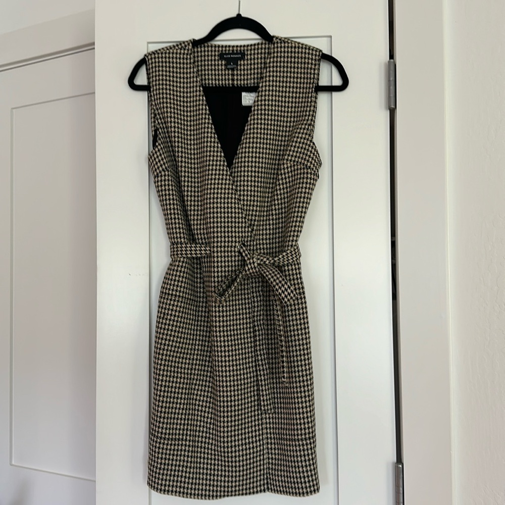 Club Monaco, size 8, soft wrap houndstooth dress, new with tags